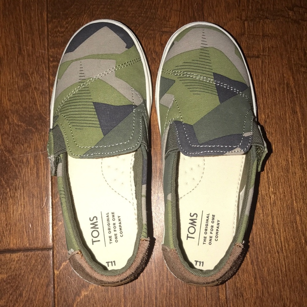 Boys camo Toms size T11